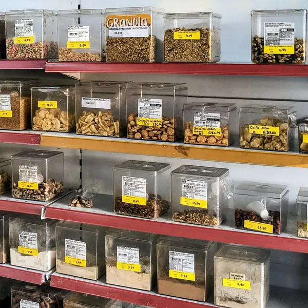 Castanhas e frutas secas na loja de produtos naturais Tudo Tempero em Maringá