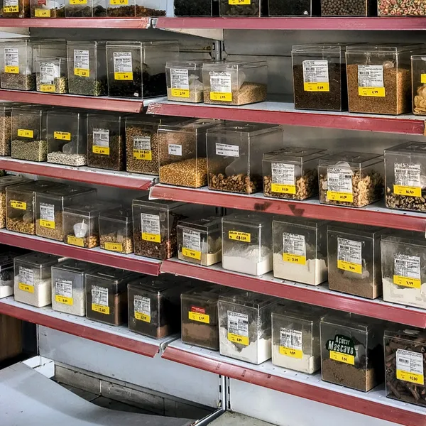 Farinhas e açúcares na loja de produtos naturais Tudo Tempero em Maringá