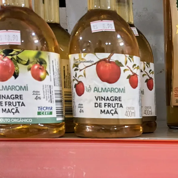 Vinagres, óleos e mel na loja de produtos naturais Tudo Tempero em Maringá